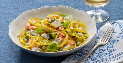 Spaghetti med mild Gorgonzola BOB, rejer, squash og basilikum